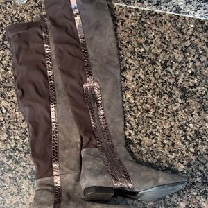 Vince Camuto Textured Black and Gray Footwear